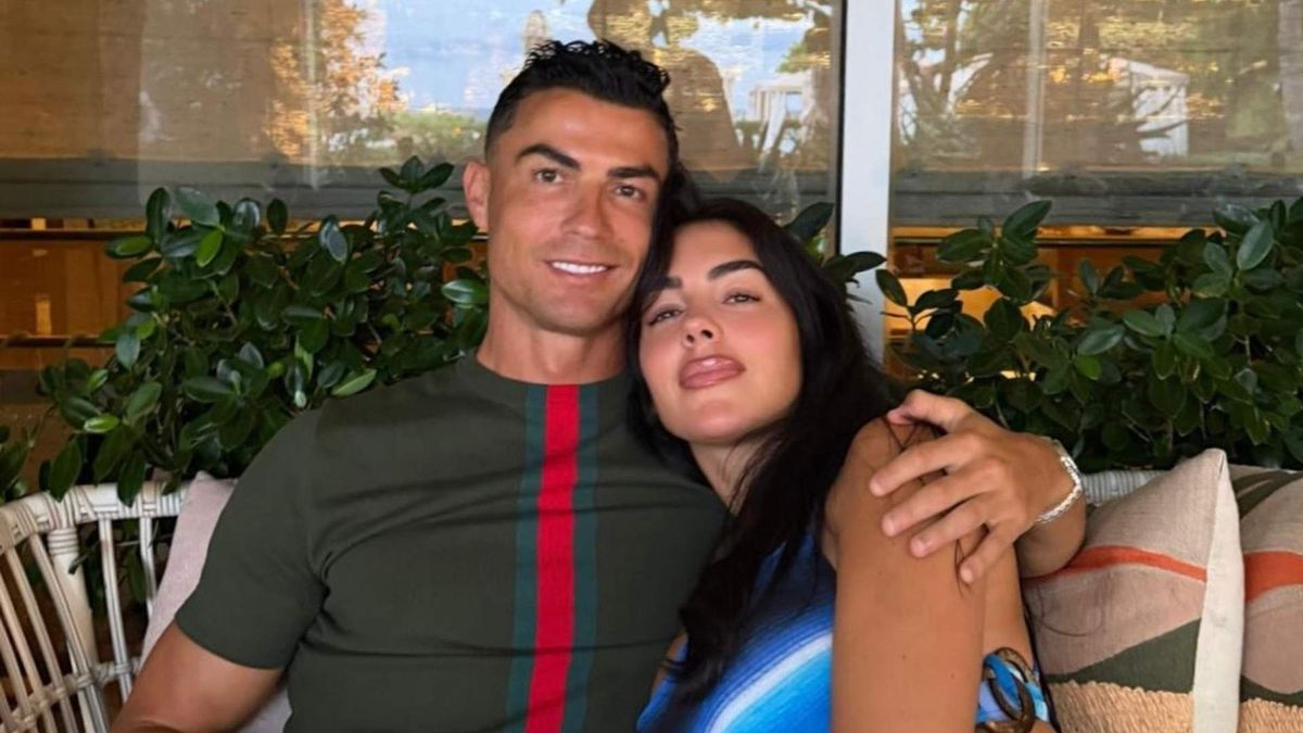 Cristiano Ronaldo y Georgina Rodríguez compartieron una fotografía en redes sociales tras confirmar su matrimonio.