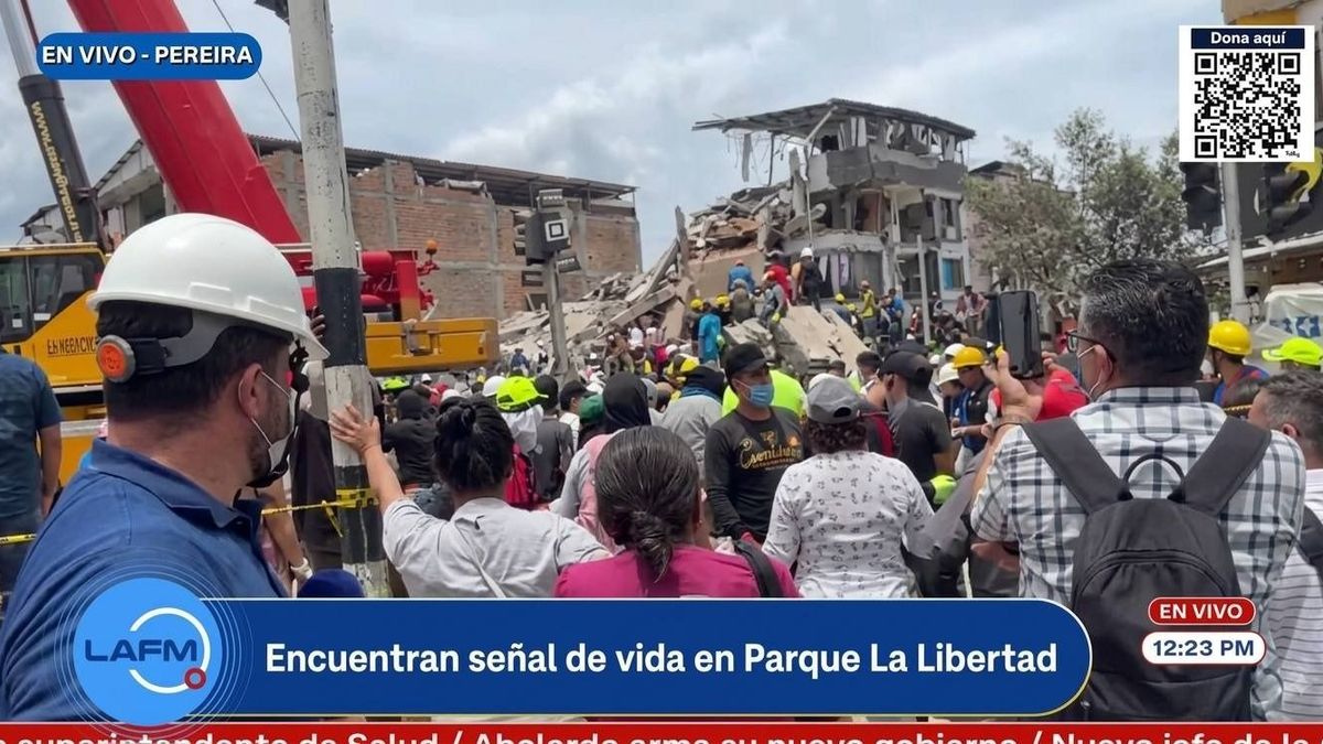 Encuentran señales de vida dentro de los escombros en Pereira