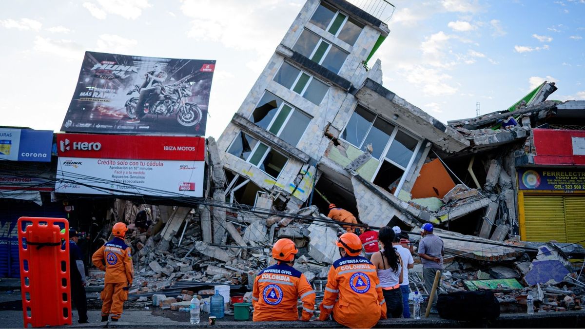 La devastación que provocó el terremoto del 10 de agosto ha llevado a que varias entidades estatales destinen parte de su presupuesto a la reconstrucción y la atención a las víctimas.