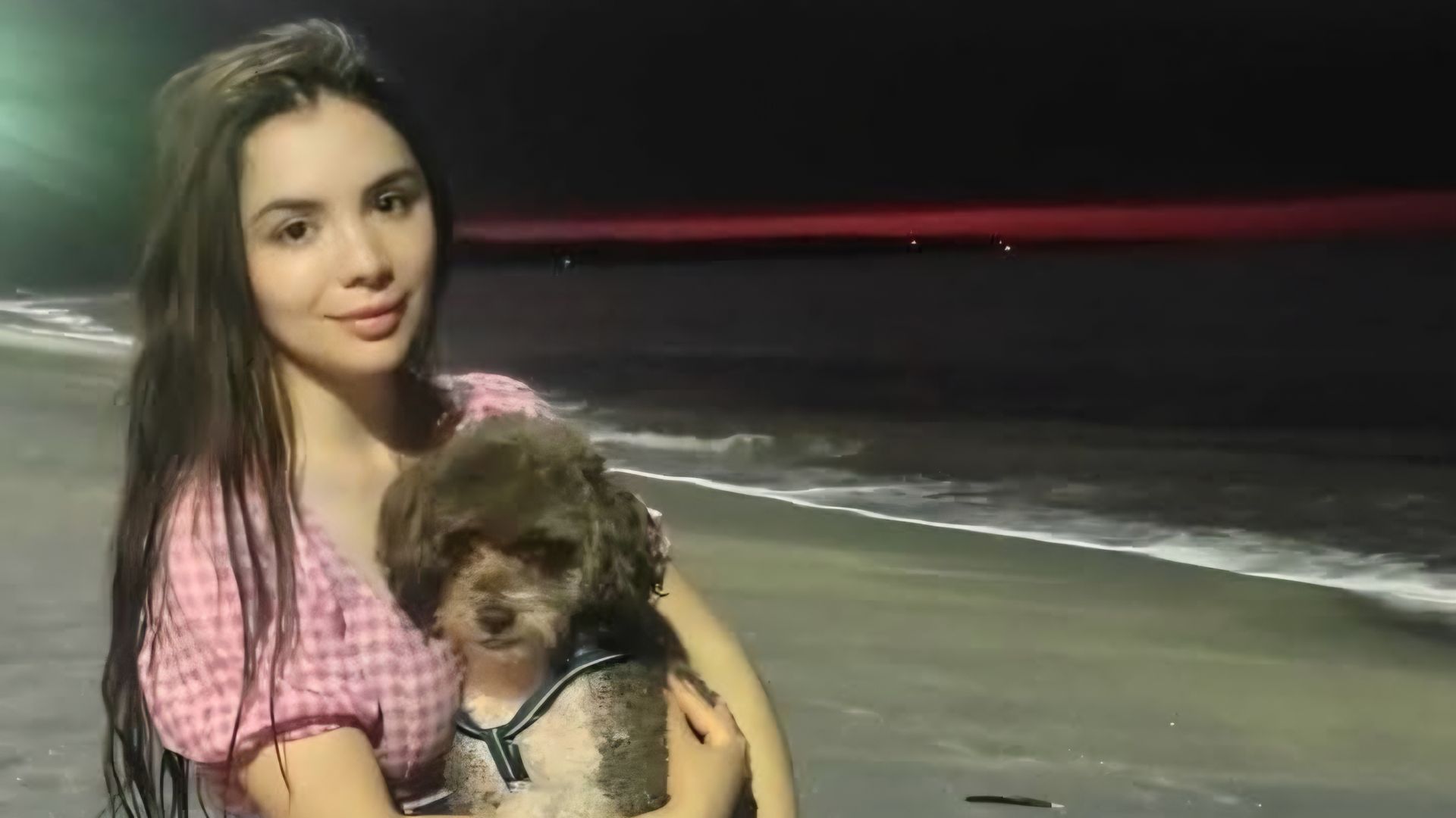 Lenny y su perro Salomón en un paseo de playa