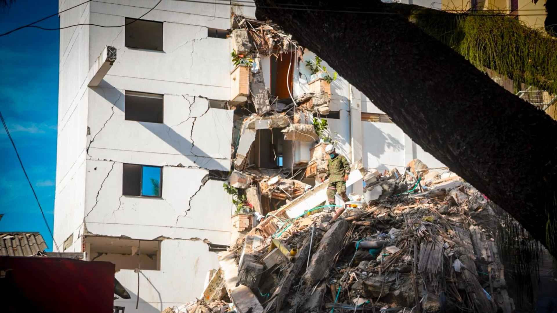 Ante una pérdida total, la indemnización corresponde al valor asegurado del inmueble, sin incluir el terreno, los muebles ni los enseres.