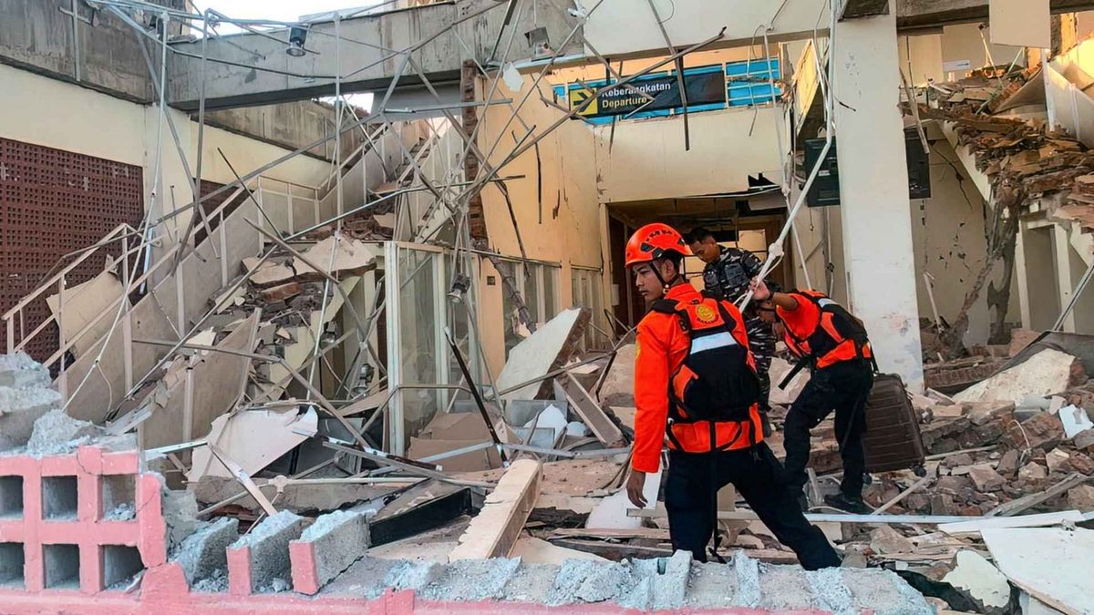 Los habitantes de Nagekeo evacuaron hacia zonas elevadas mientras las autoridades mantenían la vigilancia sobre el nivel del mar.