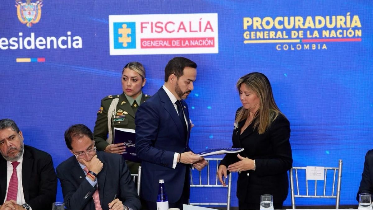 Presidente Abelardo de la Espriella y Fiscal General Luz Adriana Camargo.