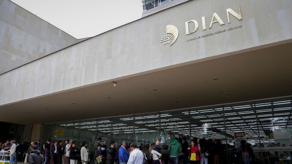 Las personas naturales deben consultar el calendario de la DIAN y verificar el último dígito de su NIT para conocer su fecha.