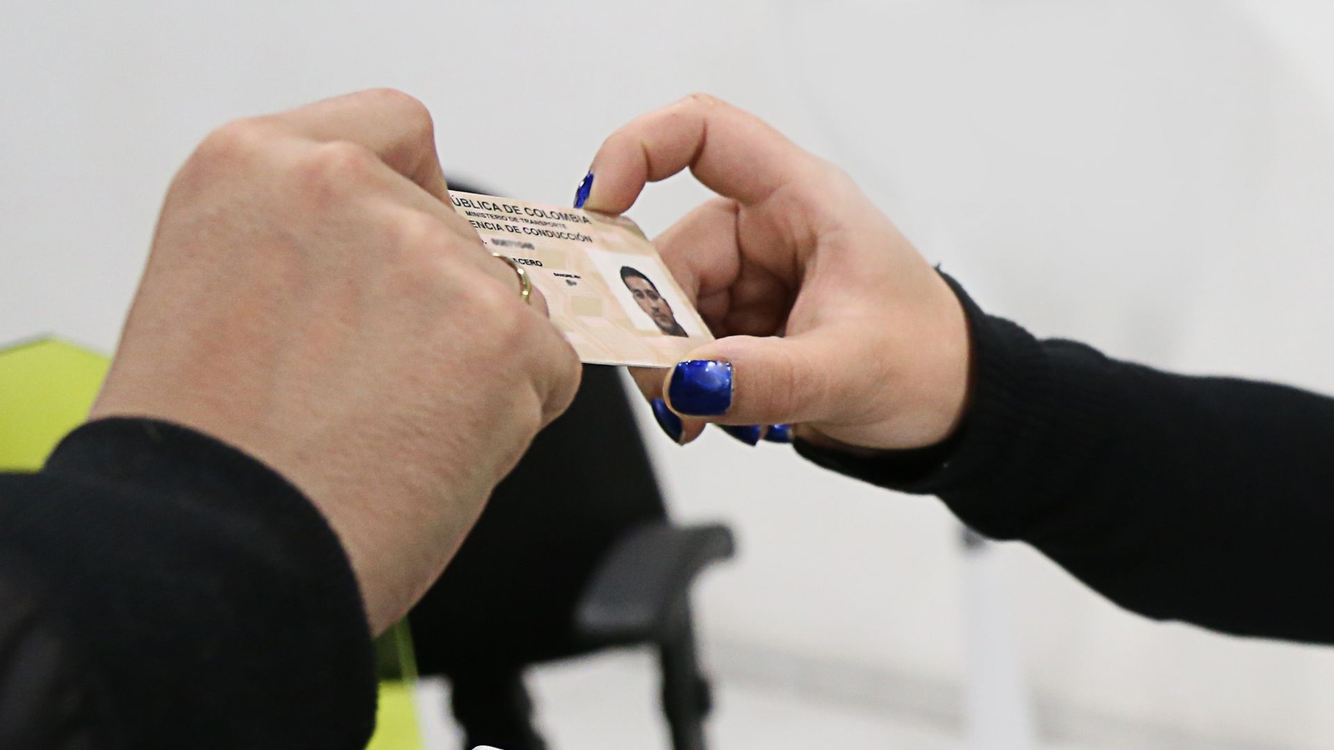 El examen teórico será requisito para obtener por primera vez la licencia de conducción o recategorizarla desde el 14 de septiembre de 2026.