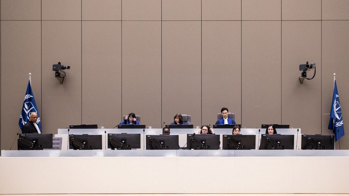 Las juezas Tomoko Akane, Kimberly Prost y Keebong Paek de la Corte Penal Internacional