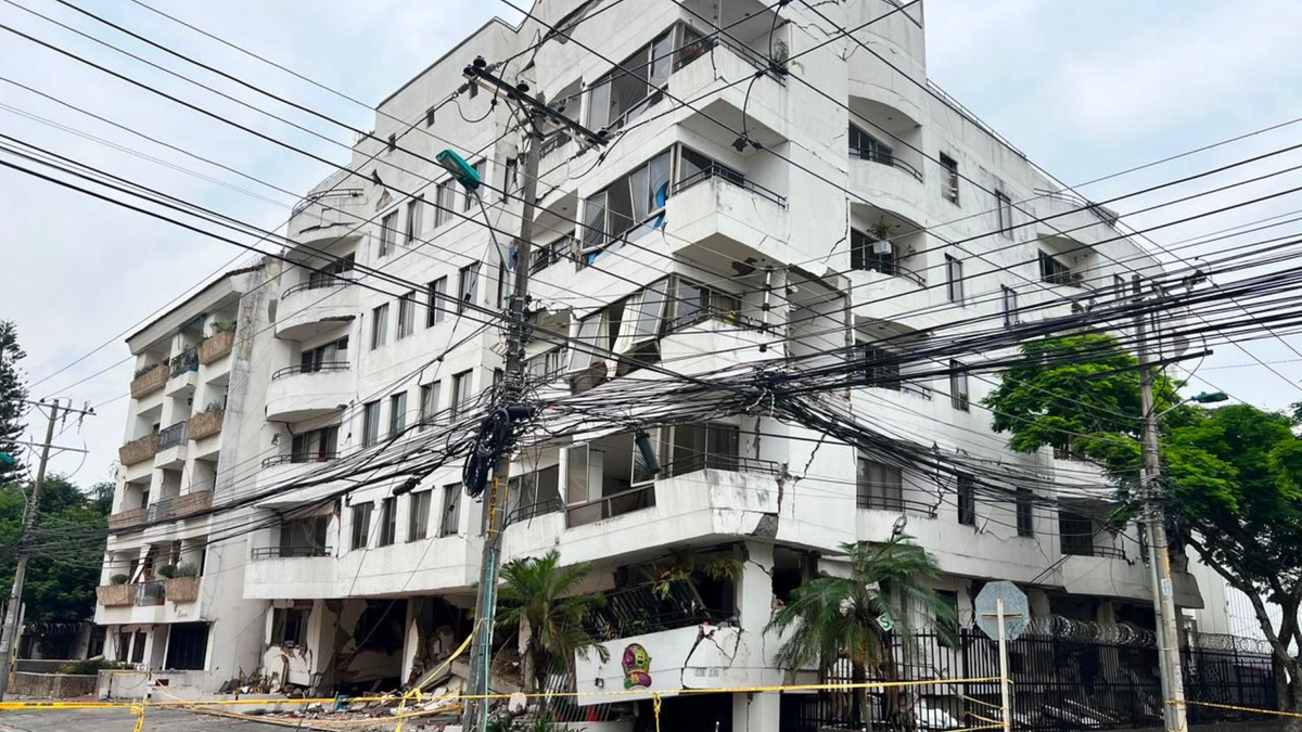 Edificio Archinie, una de las edificaciones a punto de colapsar tras terremoto.