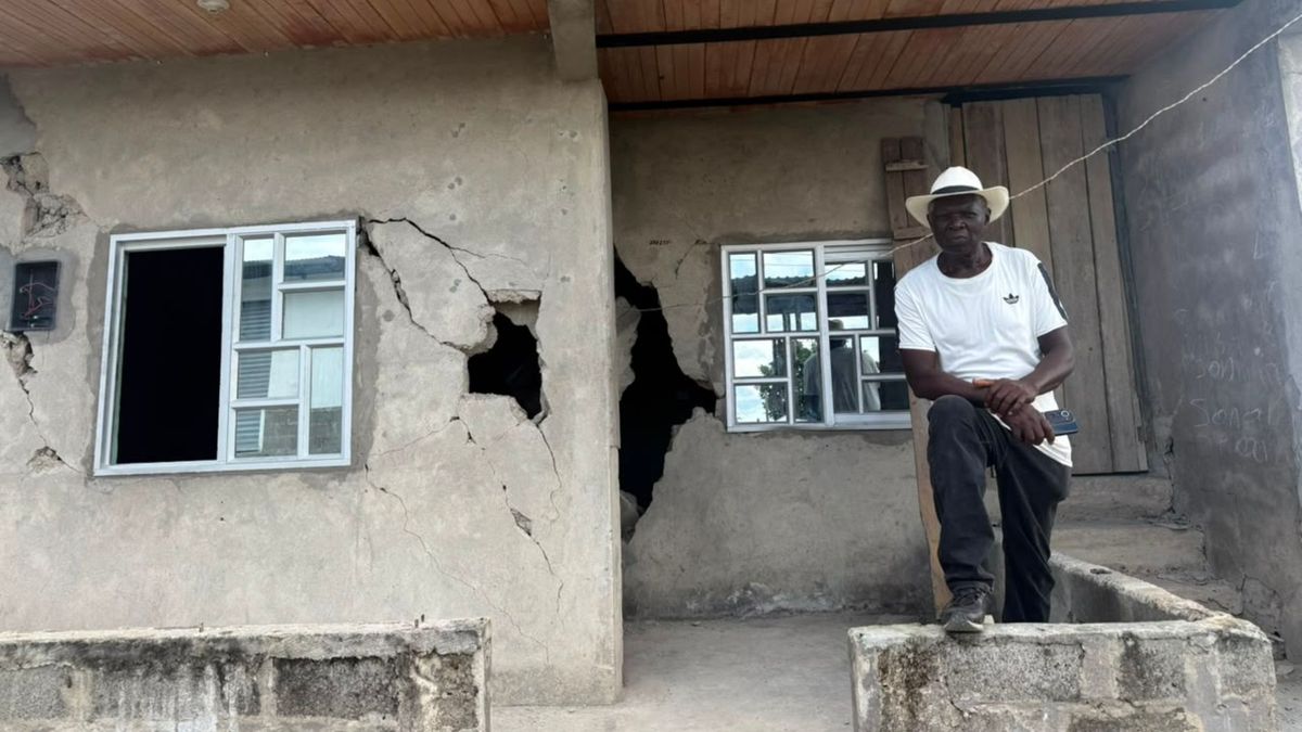 Familias afectadas diez días después del terremoto en Chocó.