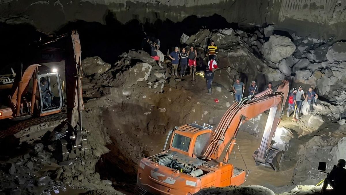 La explosión de una mina dejó a personas muertas y heridas.