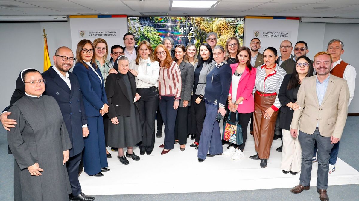 Ana María Vesga, Ministra de Salud se reunión con los representantes de los pacientes.