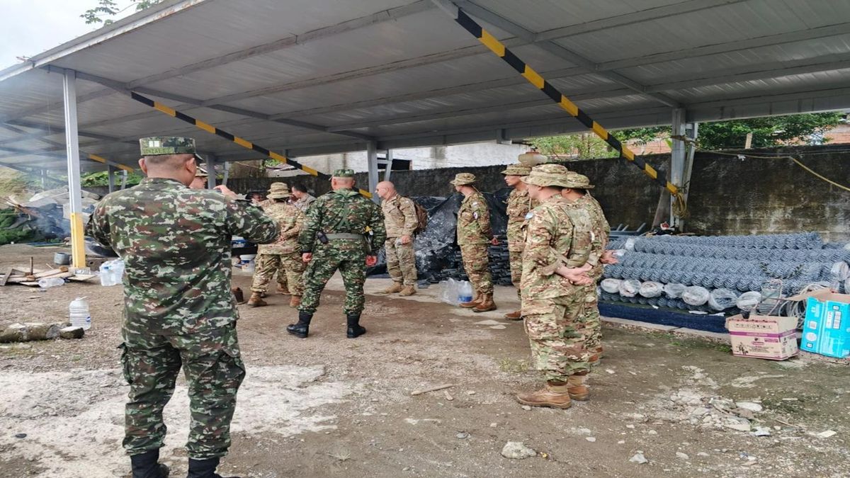 Soldados argentinos ayudan en Chocó.