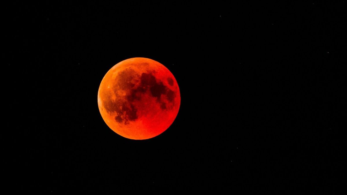 La Luna de Sangre es el nombre popular que recibe la apariencia rojiza del satélite durante un eclipse lunar.