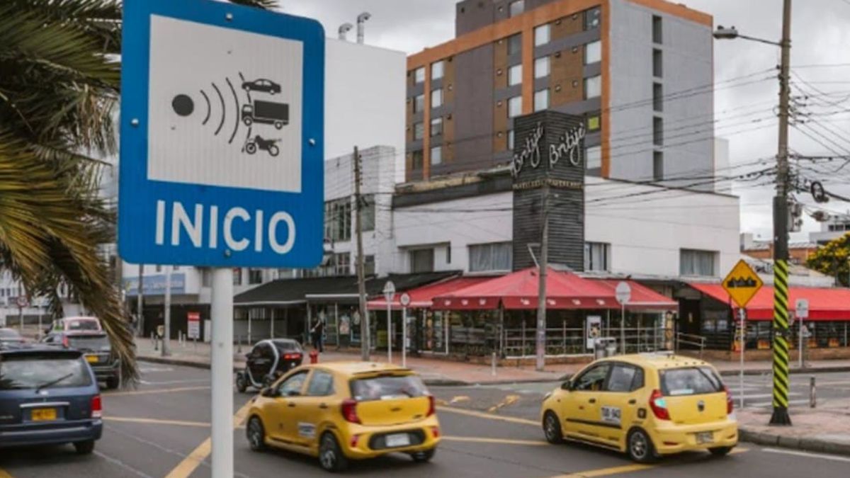 Los lugares definidos para la instalación cuentan con autorización de la Agencia Nacional de Seguridad Vial (ANSV) y deben estar señalizados para advertir a los conductores sobre la presencia de los dispositivos.