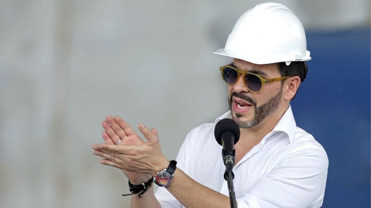 El presidente de Colombia, Abelardo de la Espriella, ordenó iniciar esta semana operaciones coordinadas entre la autoridad migratoria y la Policía para deportar a migrantes irregulares en el país.