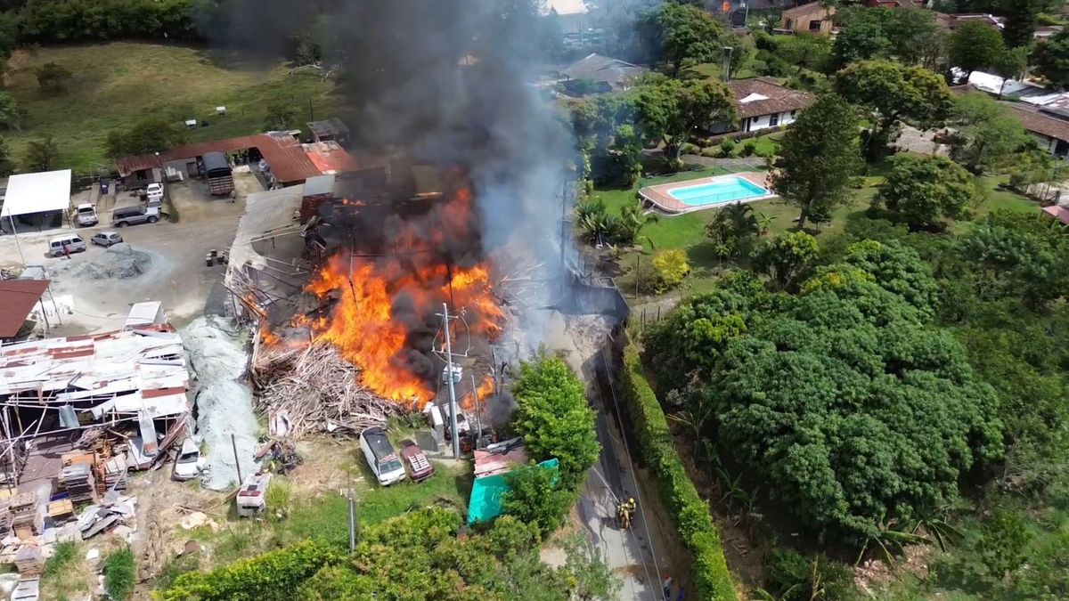 Incendio en Girardota, norte del Valle de Aburrá