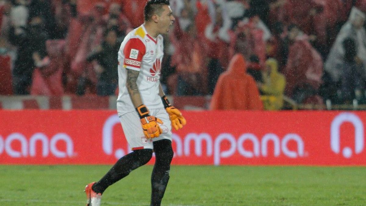 Leandro Castellanos atajando en Santa Fe durante 2017