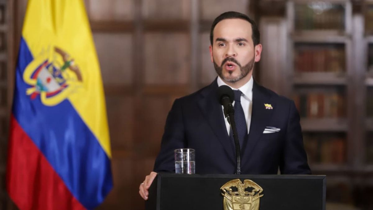 El mandatario hizo oficial el traslado de criminales a Estados Unidos.
