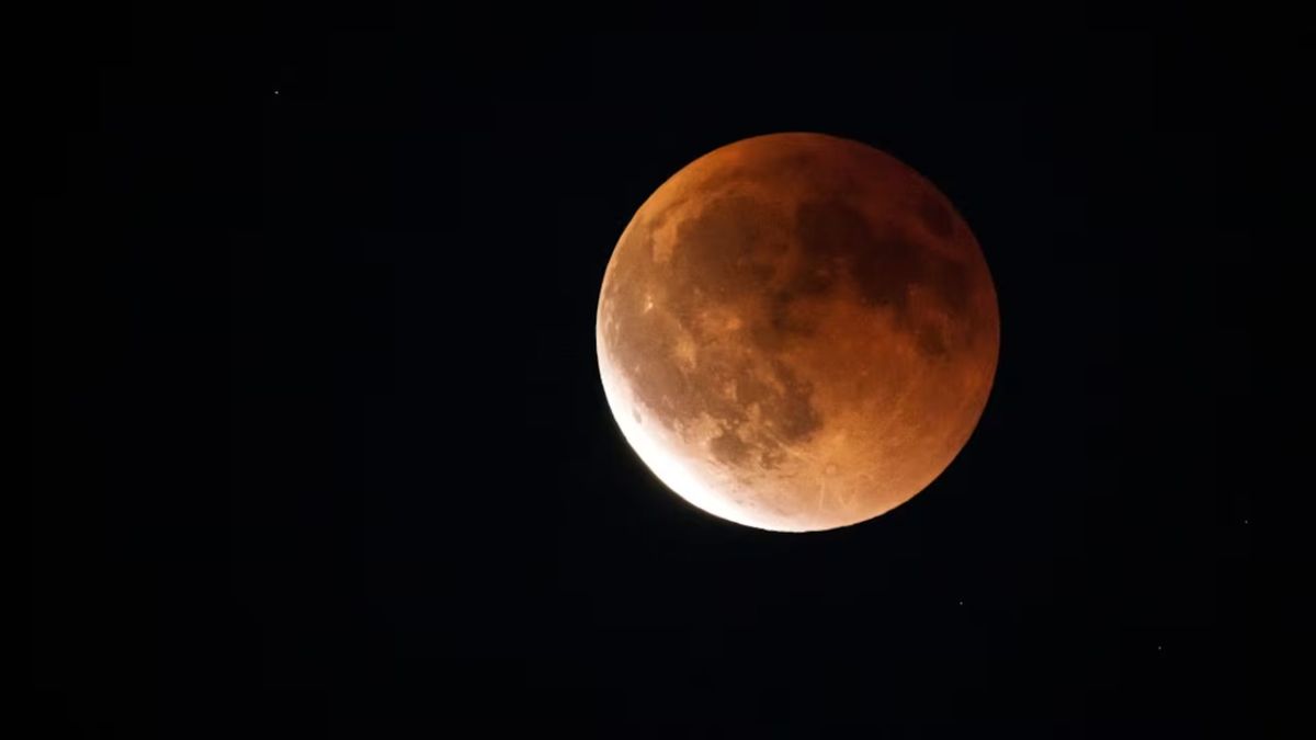 Eclipse parcial de luna conocido como "Luna de sangre"
