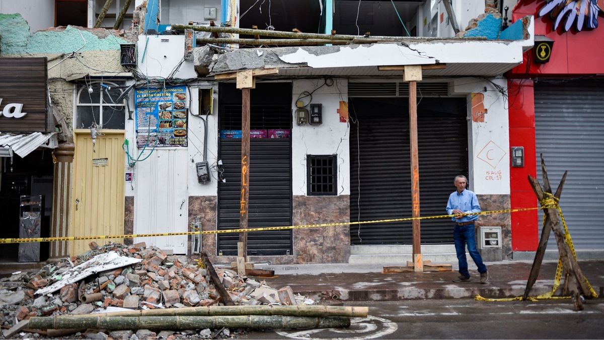 A casi tres semanas del terremoto de 7,4 en Chocó, las autoridades reportan afectaciones a 213.400 familias en casi cinco centenares de municipios.