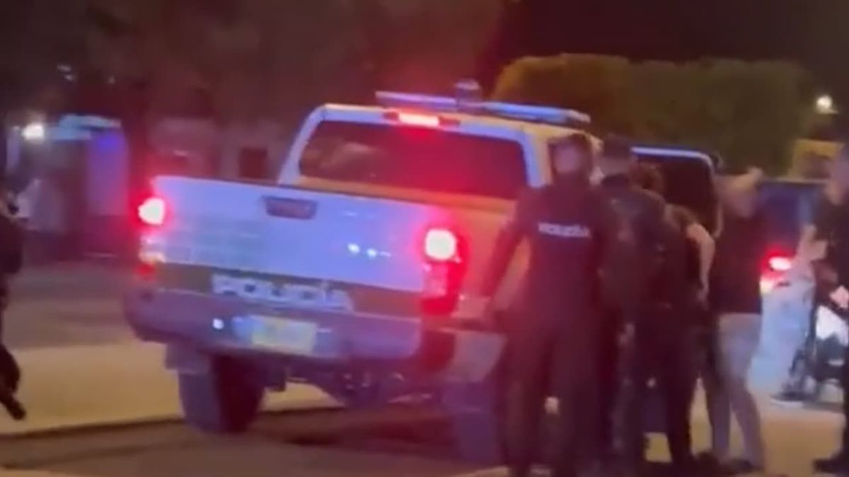 Según información preliminar, los uniformados que se encontraban en la estación reaccionaron al ataque.