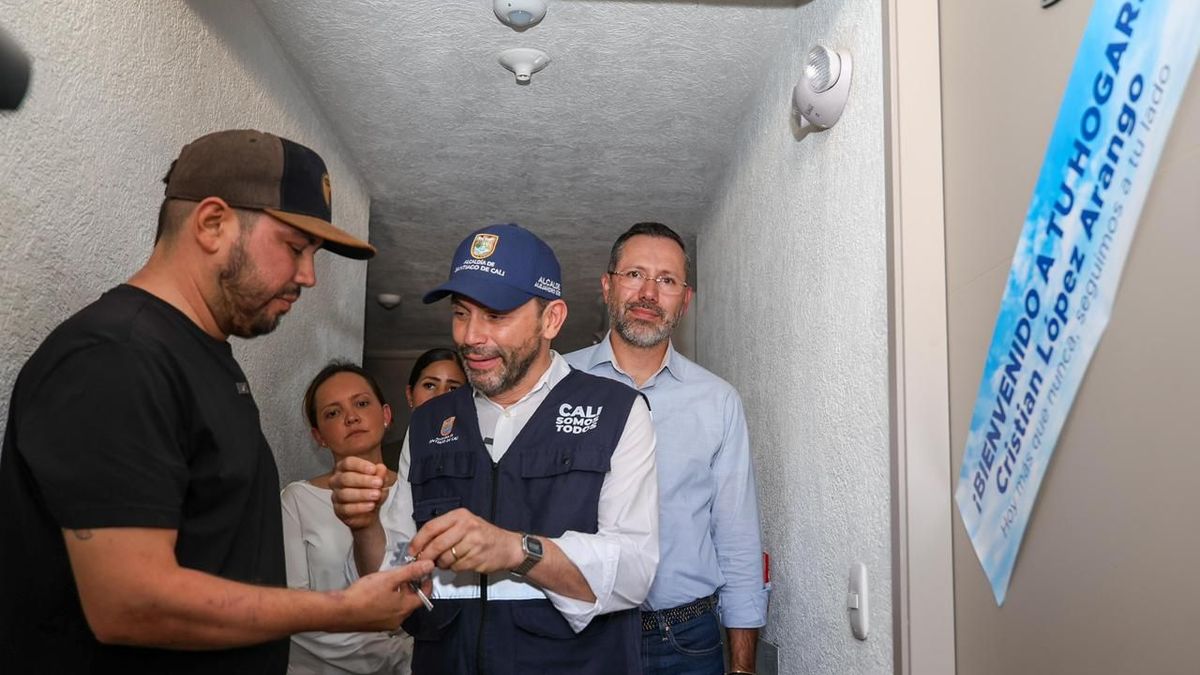Entrega vivienda a damnificados en Cali