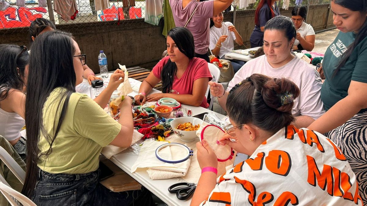 Tejiendo Corazones iniciativa en albergue de Pereira tras terremoto