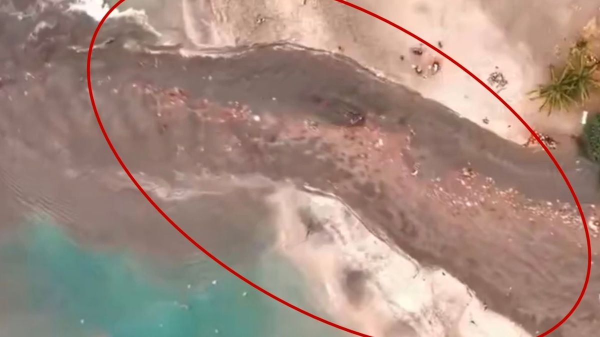 Basuras llegan al mar de Santa Marta
