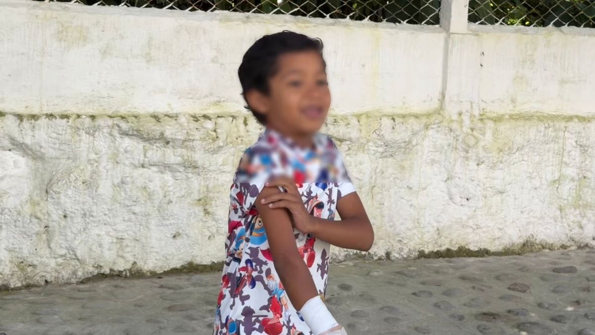 Eliecer, el niño de 7 años que en Risaralda perdió una mano intentando salvar a su hermanita durante el terremoto