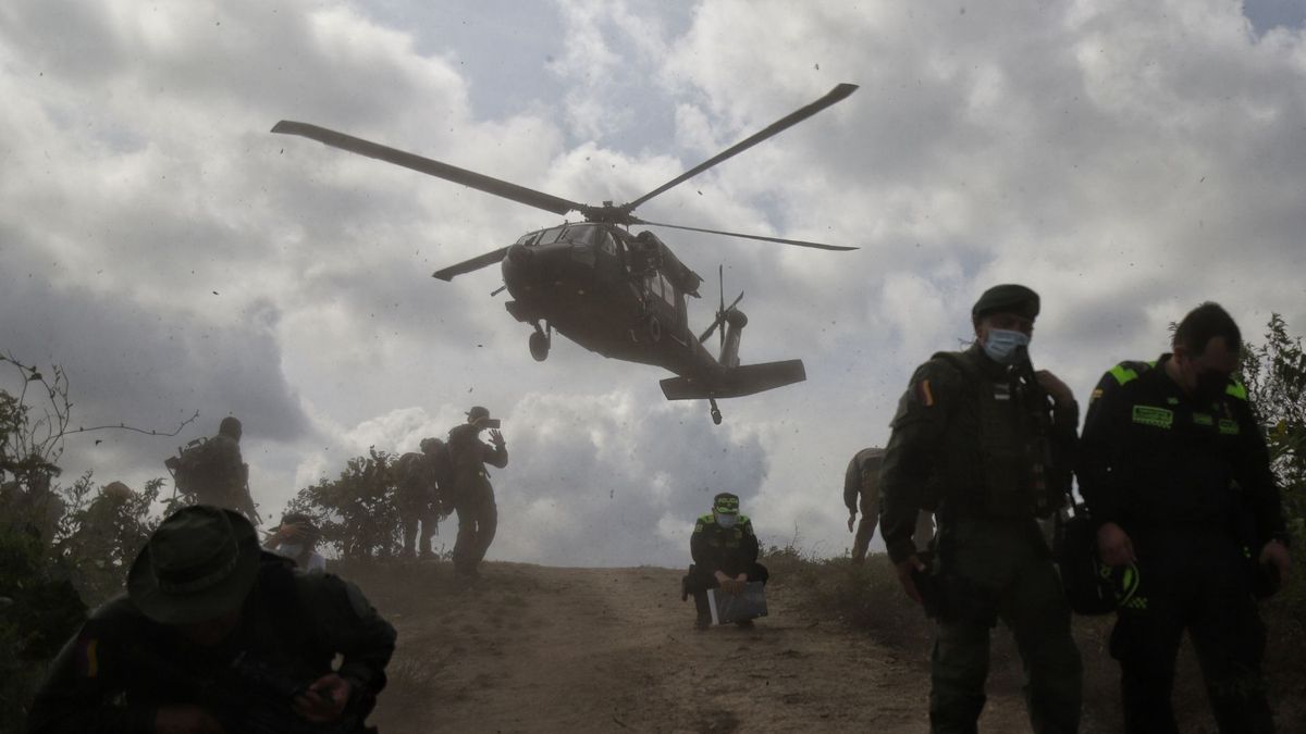 Un juzgado de Bogotá, al admitir una tutela contra el Gobierno y las Fuerzas Militares, ordenó suspender los bombardeos en las zonas donde haya presencia de menores de edad.