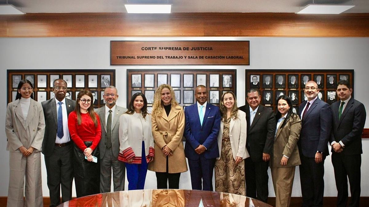 La ministra del Trabajo, Natalia Eugenia López Fuentes, ante los magistrados de la Sala de Casación Laboral.