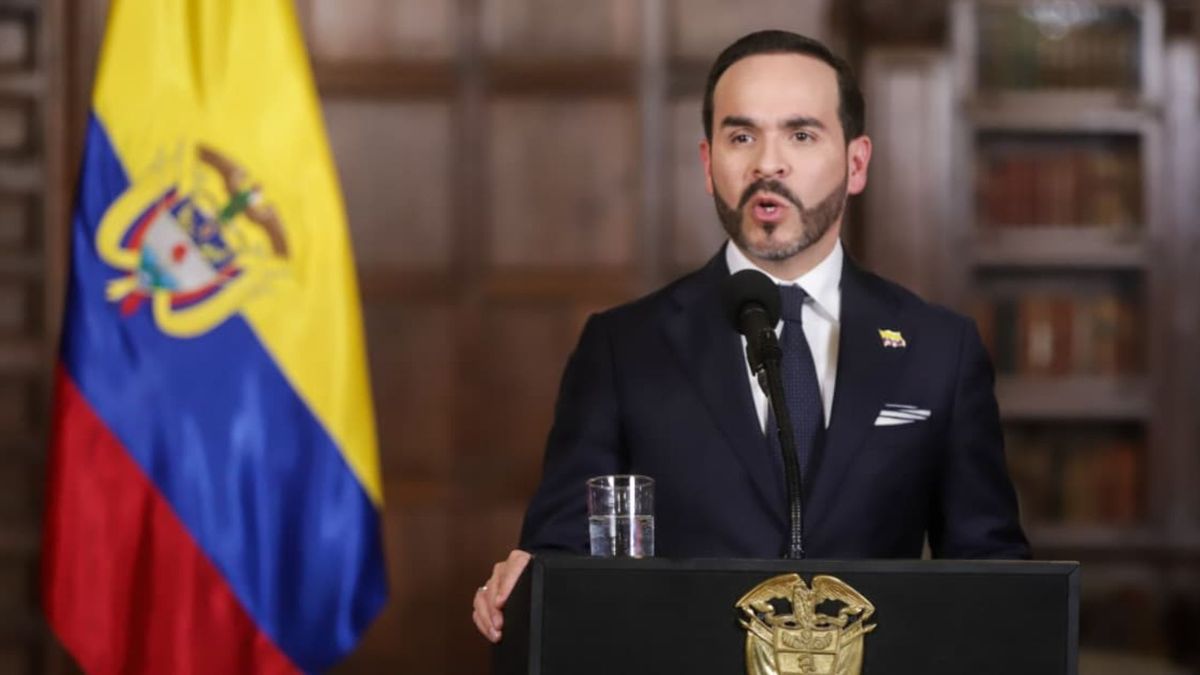 El mandatario anunció que cerró conversaciones de paz con grupos armados.