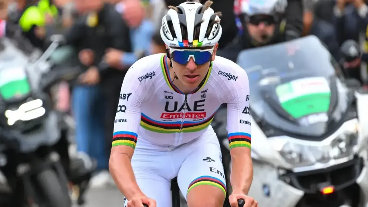 Tadej Pogacar, ciclista del Team Emirates