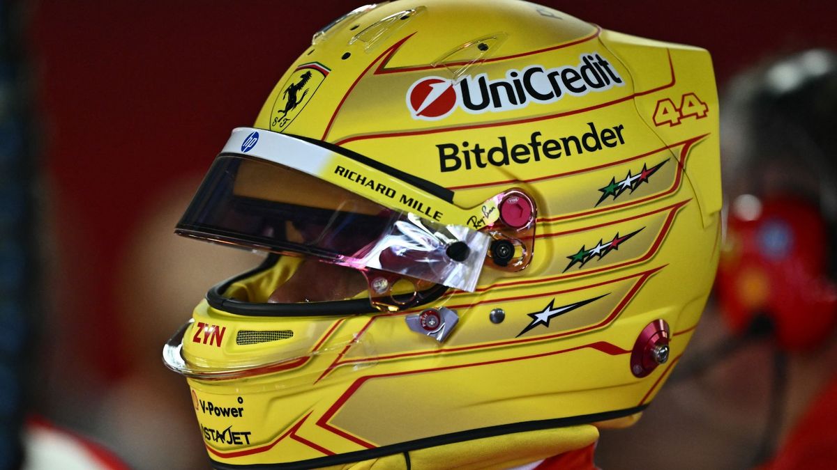 Los cascos de los pilotos de Ferrari tienen las 7 estrella haciendo homenaje a Schumacherg