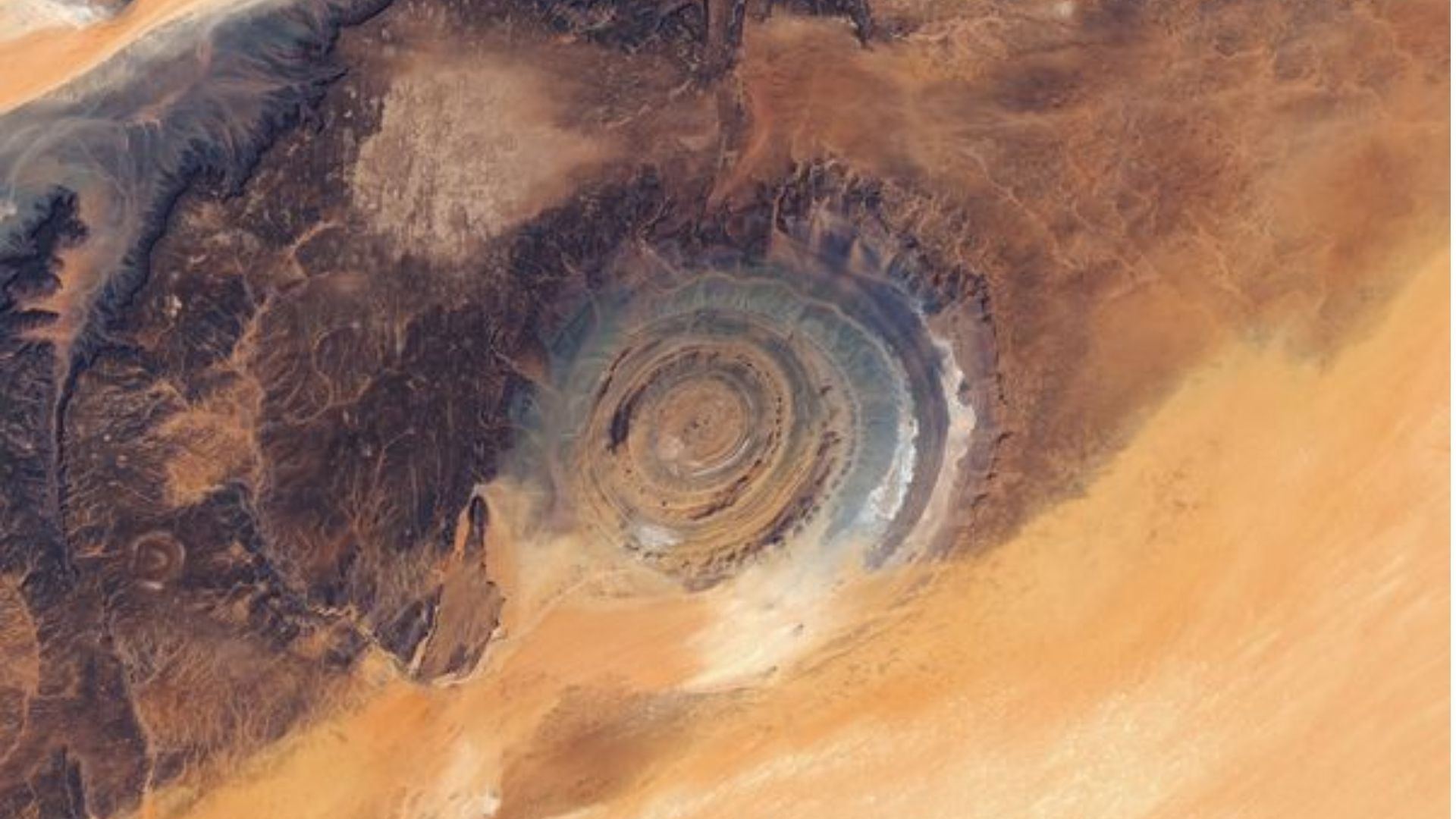 El ojo del Sahara es una circunferencia desde un plano cenital.