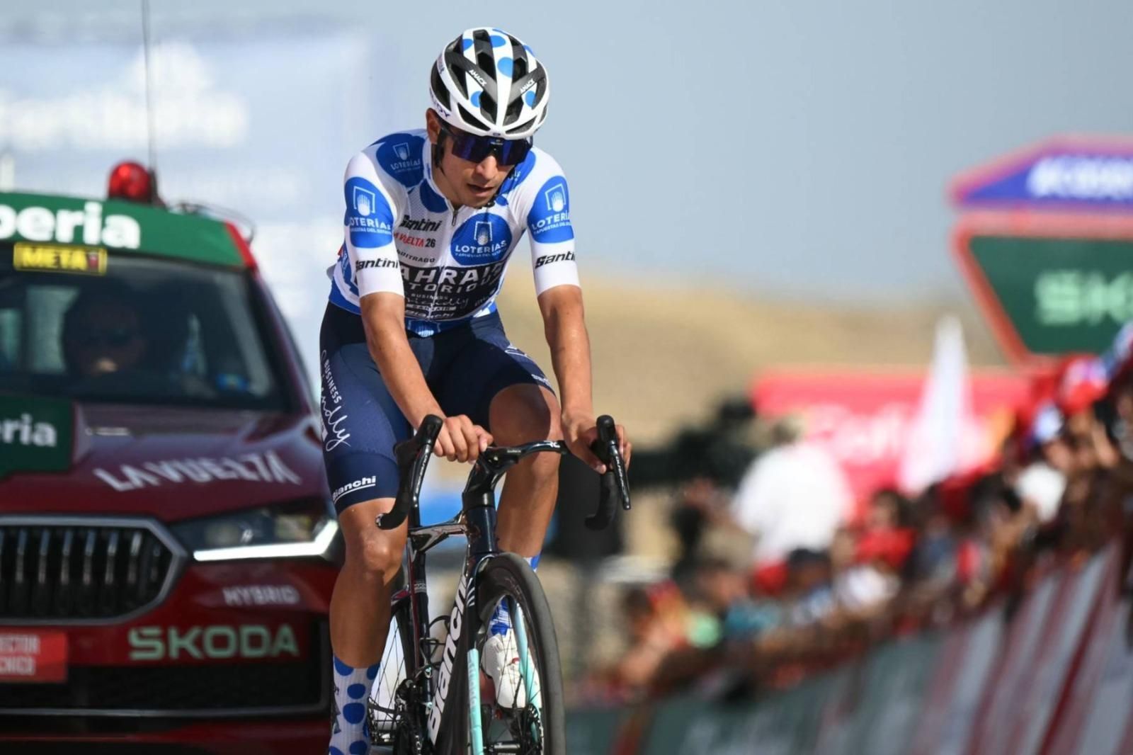 Santiago Buitrago luciendo la camiseta de la montaña en la Vuelta a España