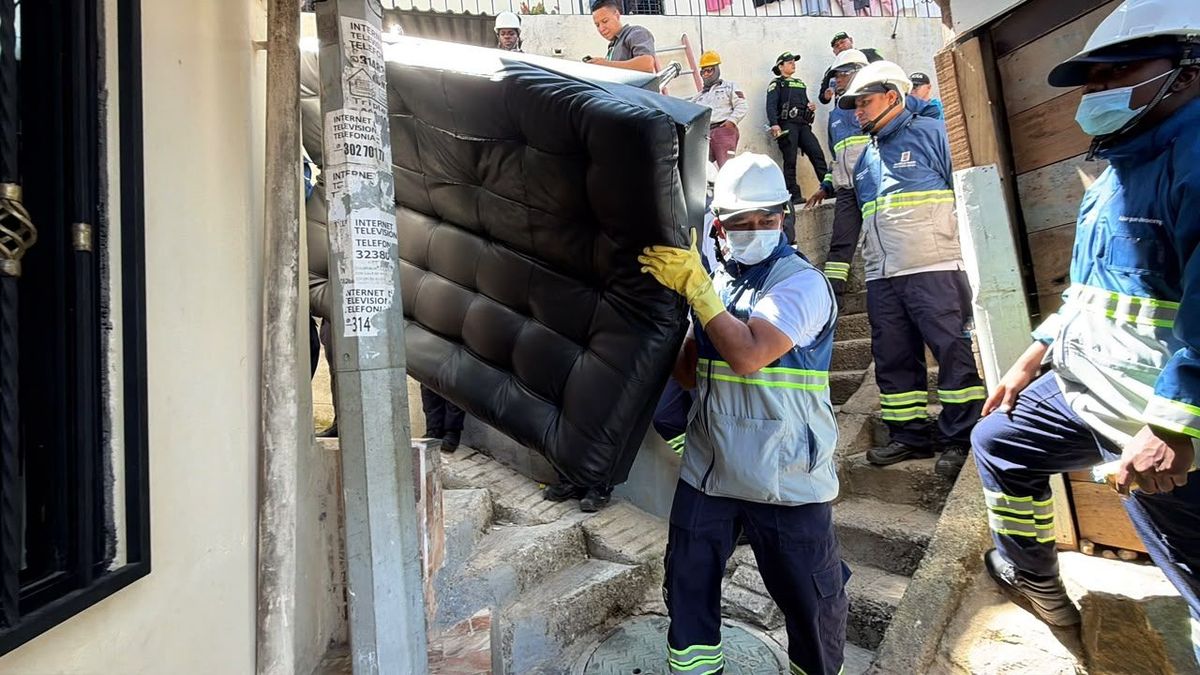 Desalojo de 73 viviendas en Medellín