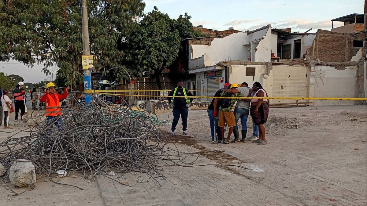 Así quedó el espacio donde funcionaba la Notaría 20 y varios locales comerciales.