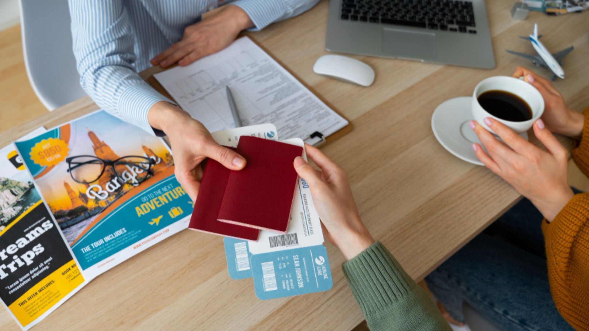 El Decreto 1067 de 2015 contempla como permanencia irregular el hecho de que un extranjero permanezca en Colombia después de que termine el periodo concedido en la visa o en el permiso respectivo.