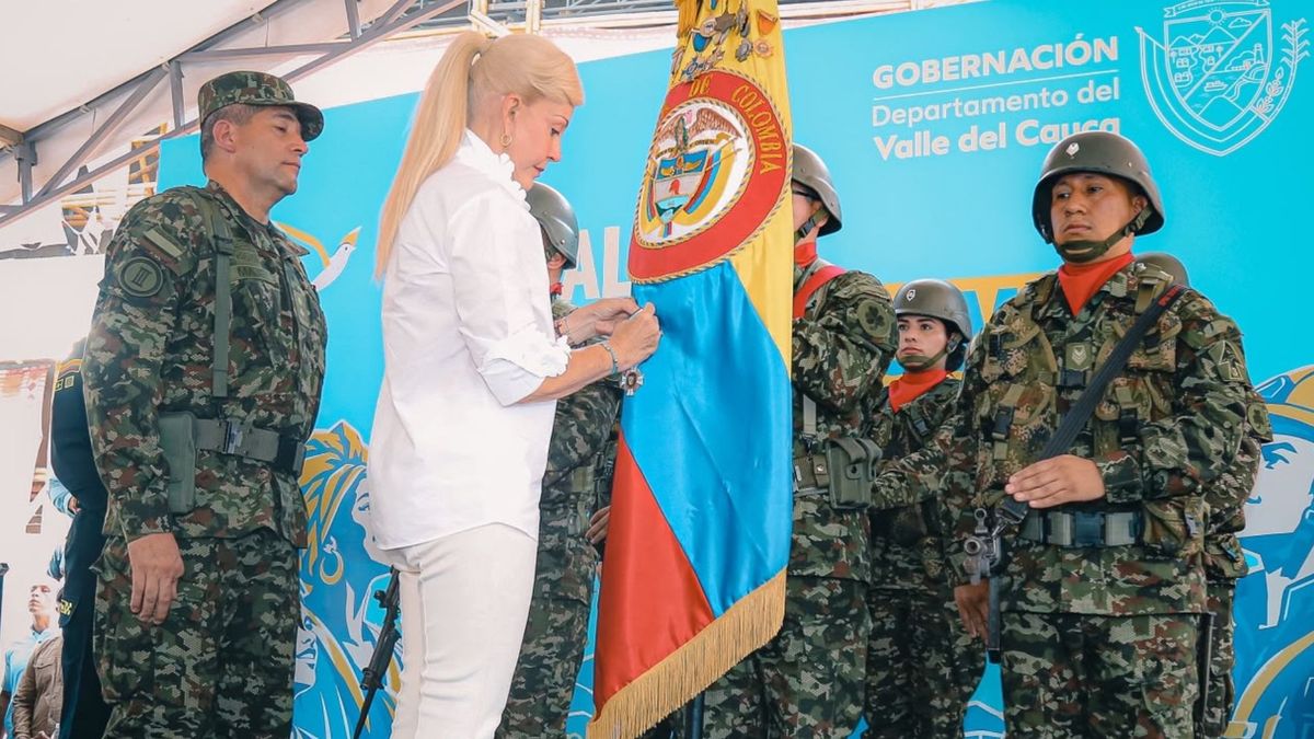 Dilian Francisca Toro condecoró a retratistas que salvaron cientos de vidas bajo los escombros