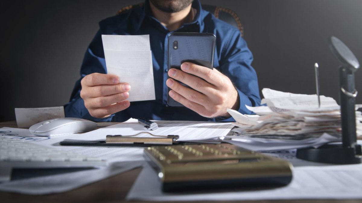 El primer paso es identificar la autoridad que ordenó el embargo y conocer el proceso de la obligación.