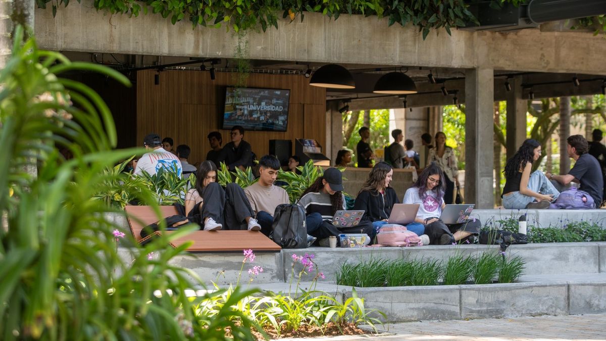 Se abren 65 becas para posgrados de servidores públicos