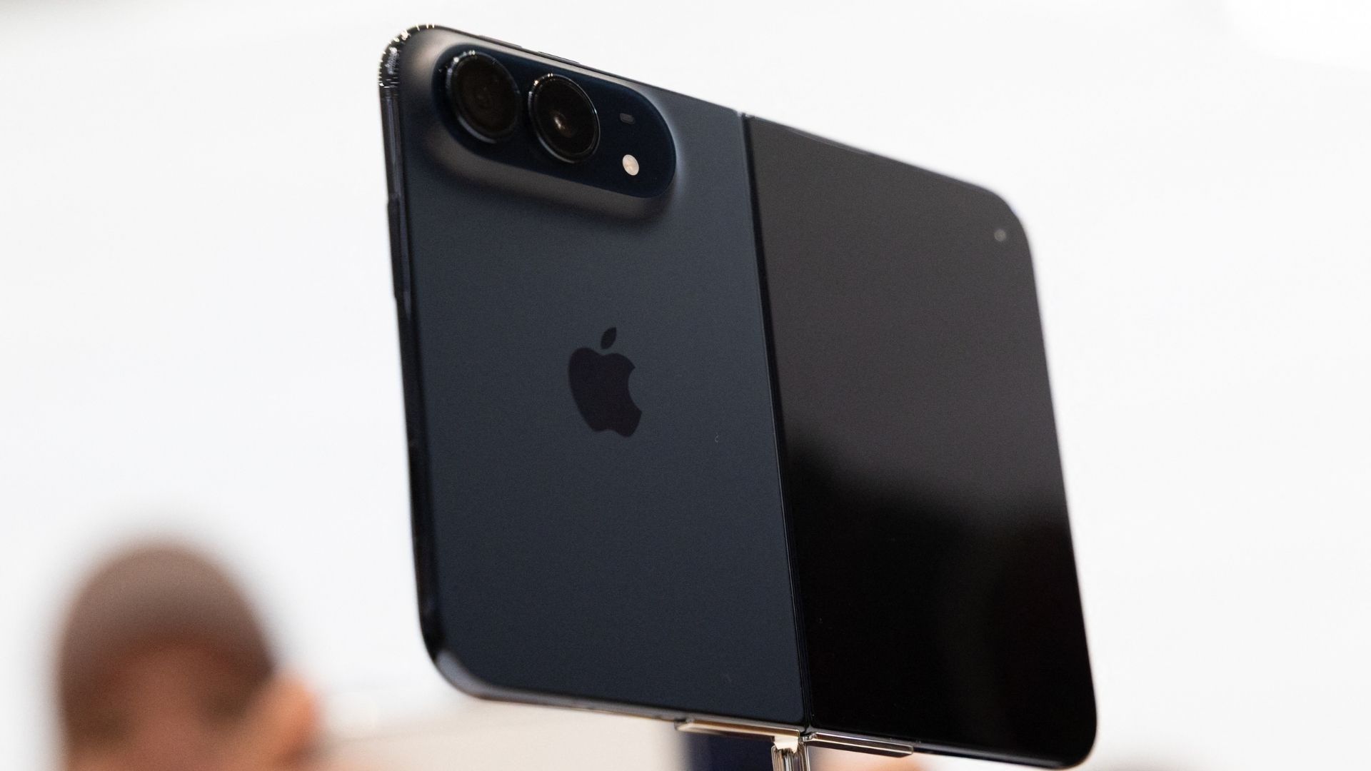 iOS 27 incorpora nuevas funciones de Siri, herramientas de edición de fotos, cambios en Liquid Glass y opciones de seguridad infantil.