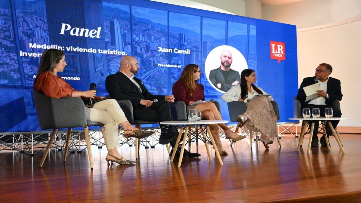 Participantes foro sobre vivienda turística Diario La República