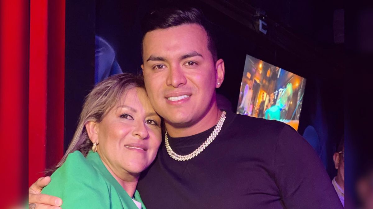 Yeison Jiménez y su madre