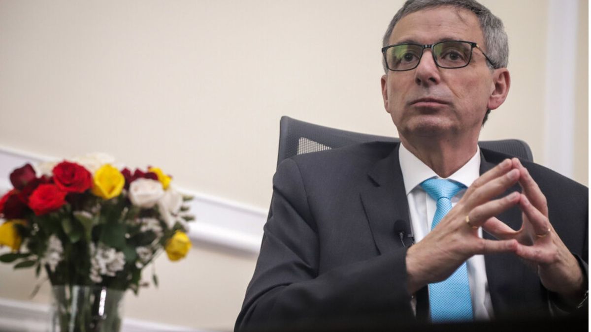 El ministro de Hacienda se refirió a los problemas financieros que confronta el país.