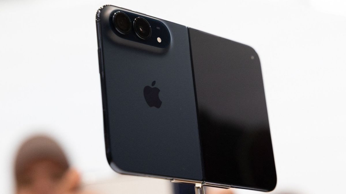 El iPhone Dúo se suma a la oferta de celulares plegables que incluye modelos tipo libro y concha.