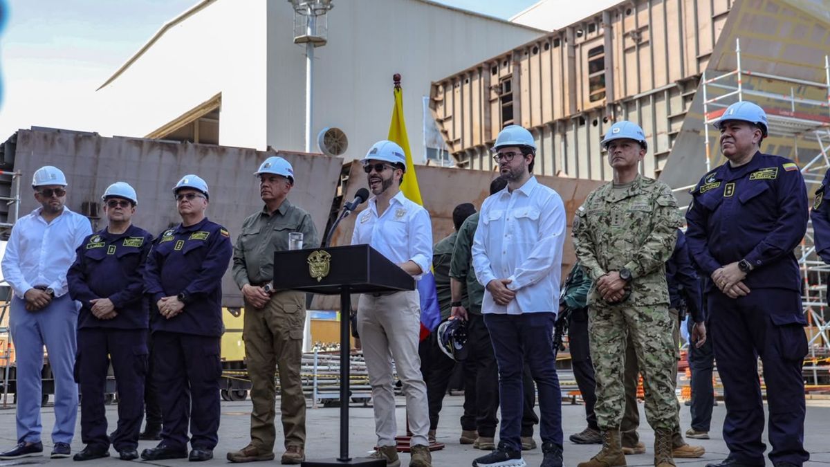 Presidente Abelardo De La Espriella en el puerto de Cotecmar.