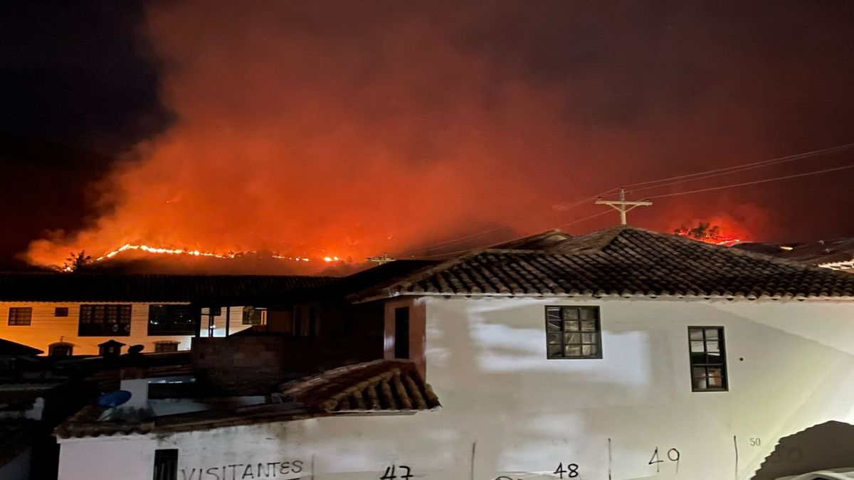 Incendio forestal permanece activo en Villa de Leyva y ya consume cerca de tres hectáreas