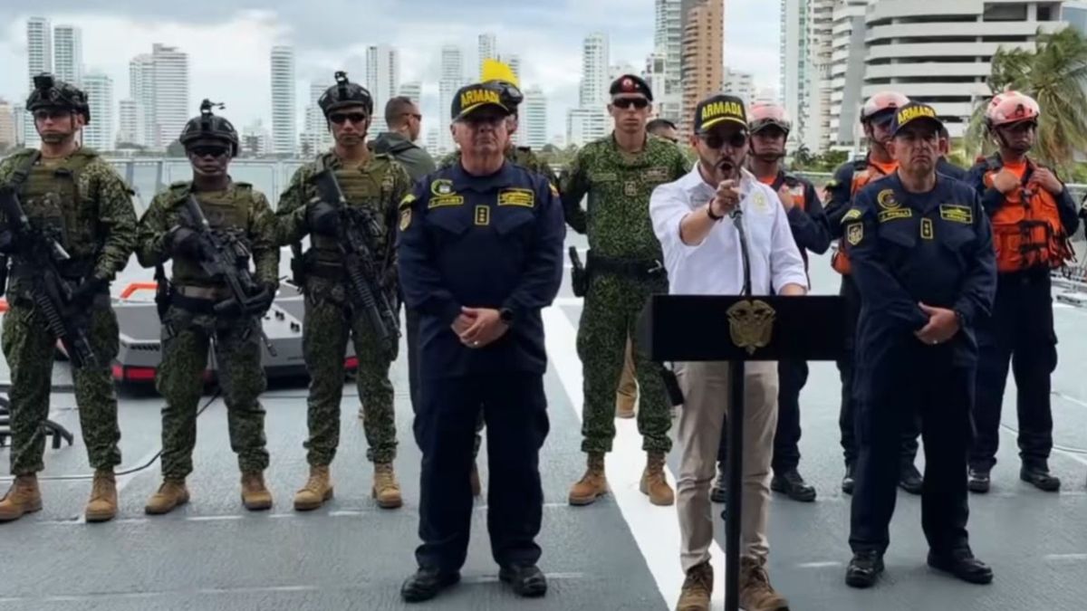 El presidente presentó en Cartagena un balance de las operaciones navales y fluviales contra el narcotráfico.