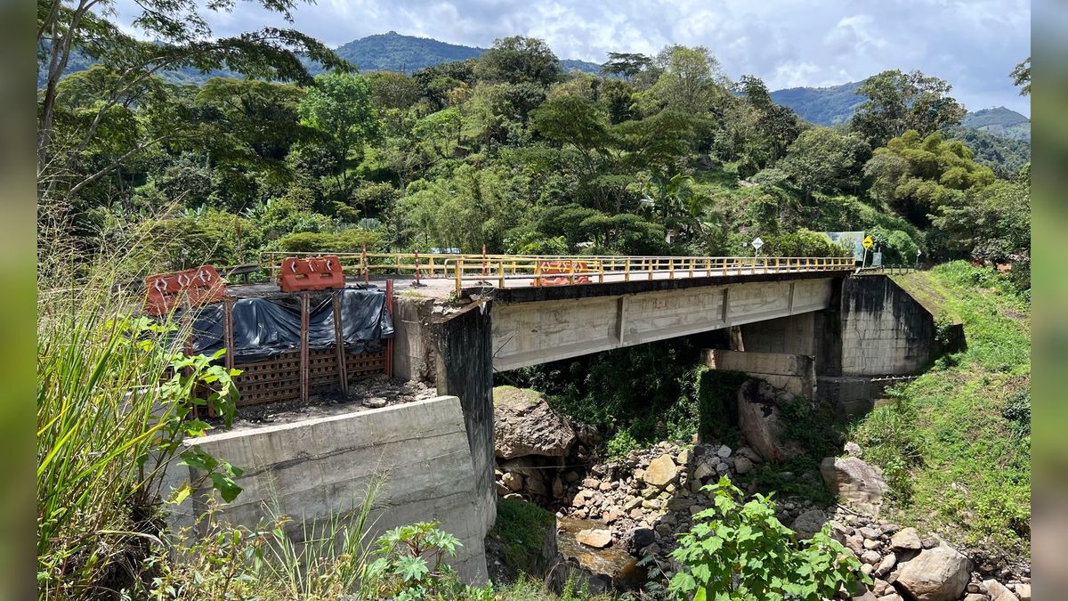 Puente La Rusa en la vía Tunja - Paez (Boyacá)